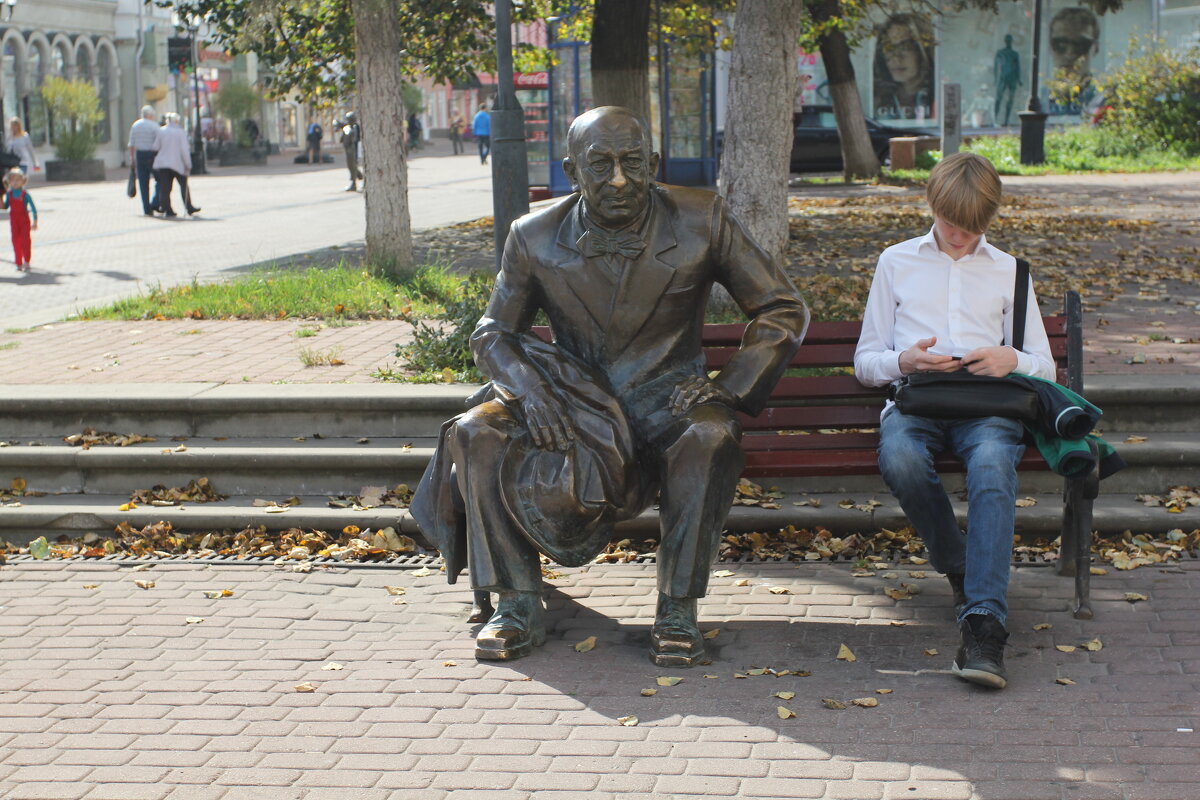Памятник Евгению Евстигнееву в Нижнем Новгороде. - Nonna 