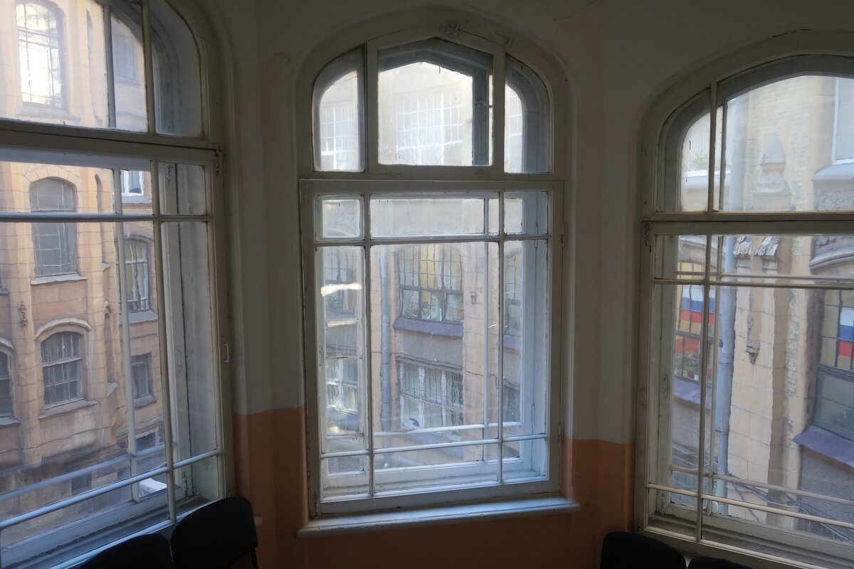 окна в парадной Дома городских учреждений - Елена 