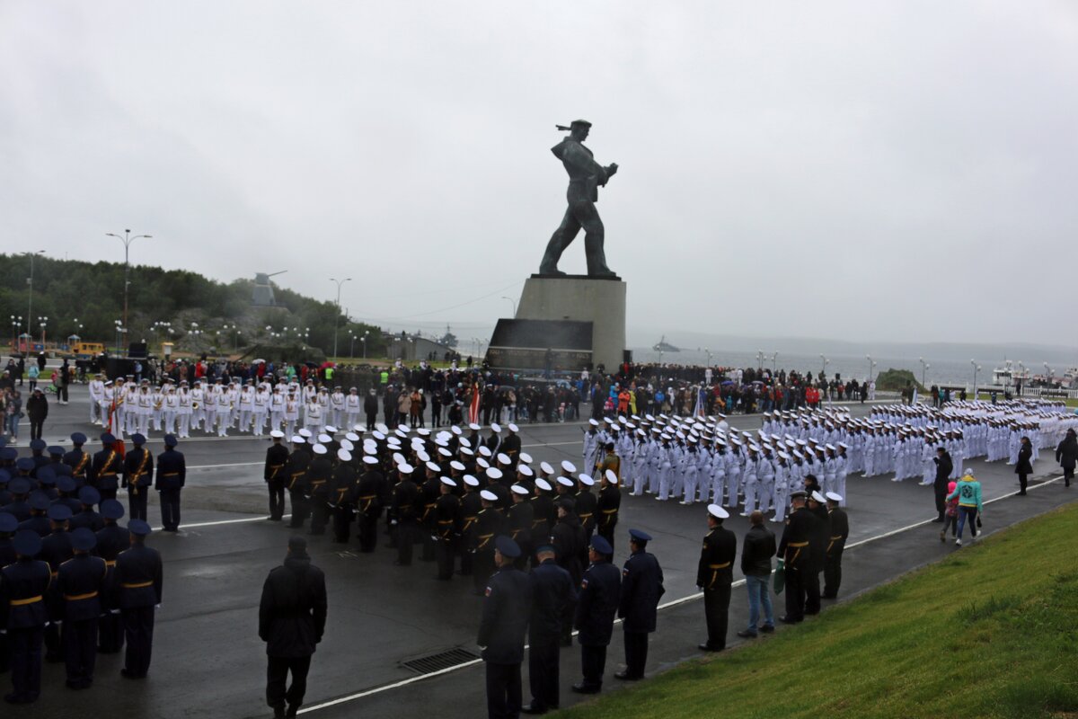 Военно-морской парад в день ВМФ - Ольга 