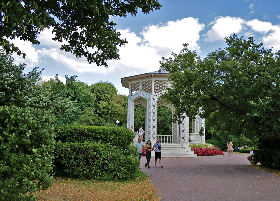 Беседка в парке Горького - Светлана 