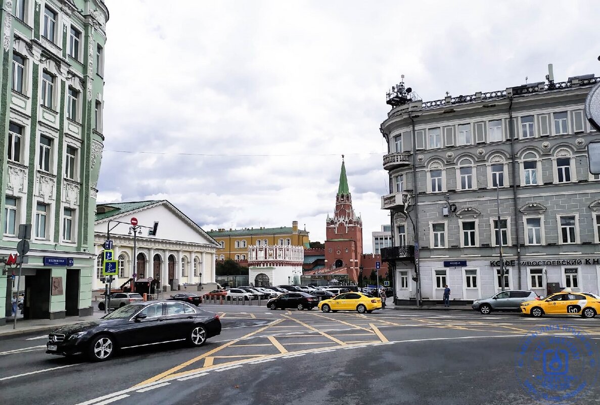 Вид на Кремль с улицы Воздвиженка - Мираслава Крылова