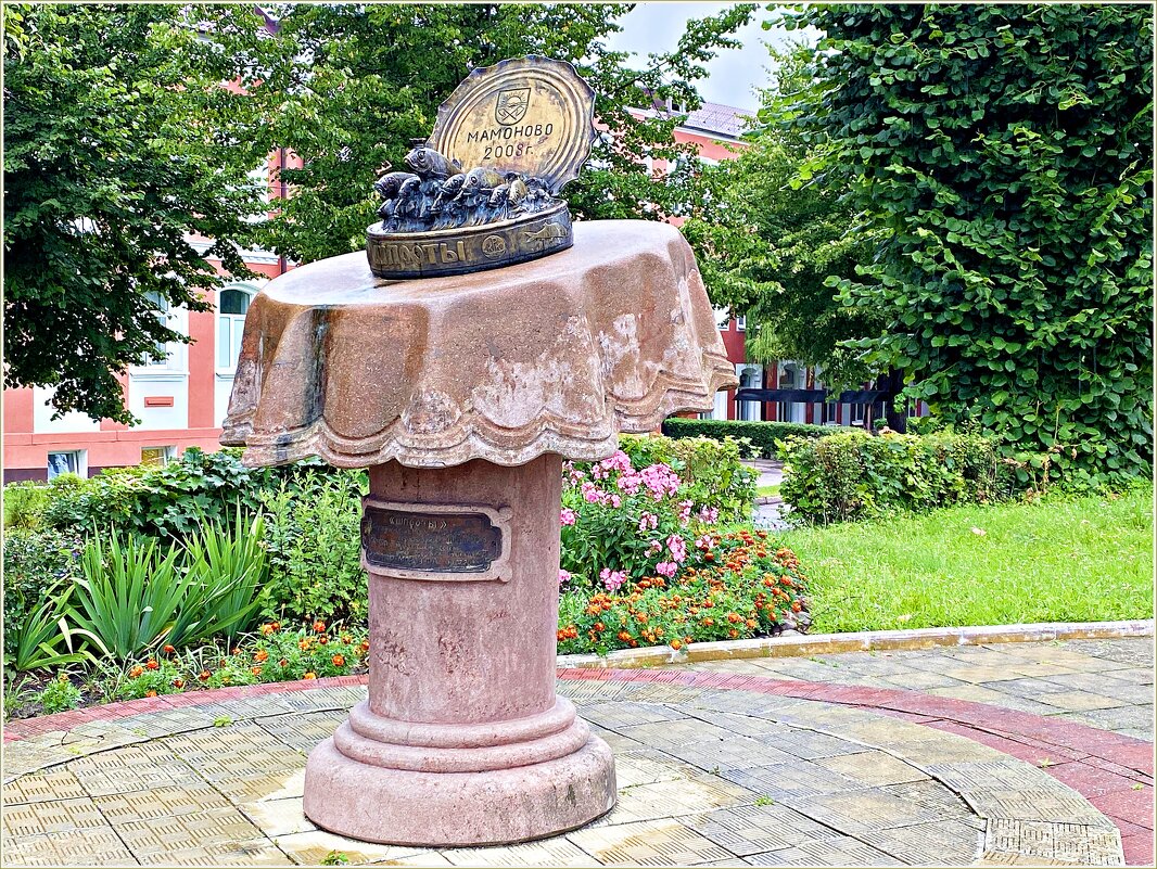 Памятник Балтийским шпротам. - Валерия Комова