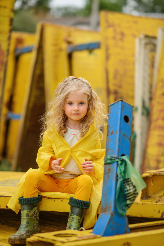 Девочка в желтом - Анна Лукинская