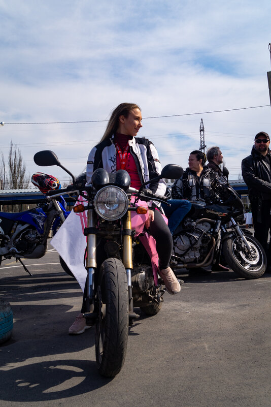мотоциклистка Маша с другого ракурса - Влад 