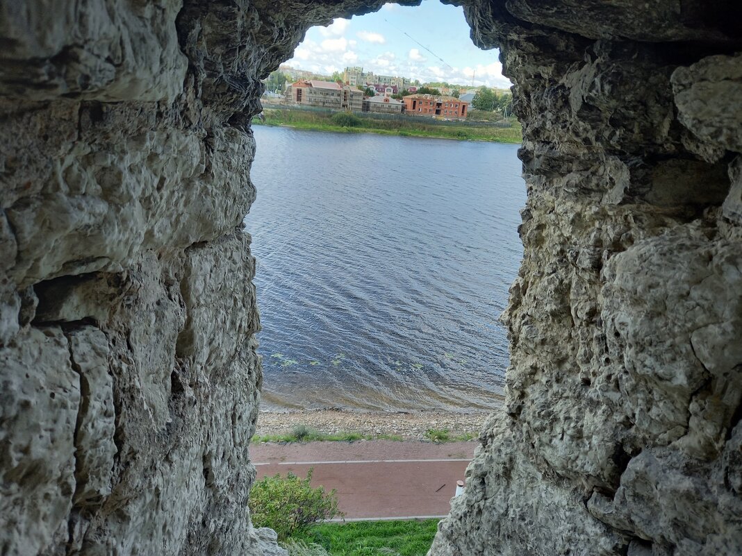Вид с крепостной стены на реку Великая - BoxerMak Mak