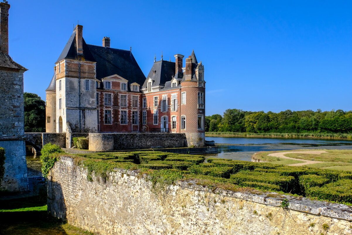 Замок Бюссьер (chateau de la Bussiere) - Георгий А