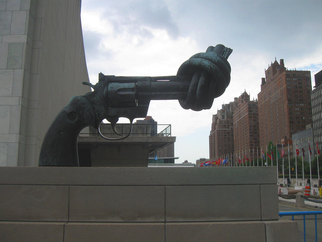 Памятник «Нет насилию» - Светлана Хращевская