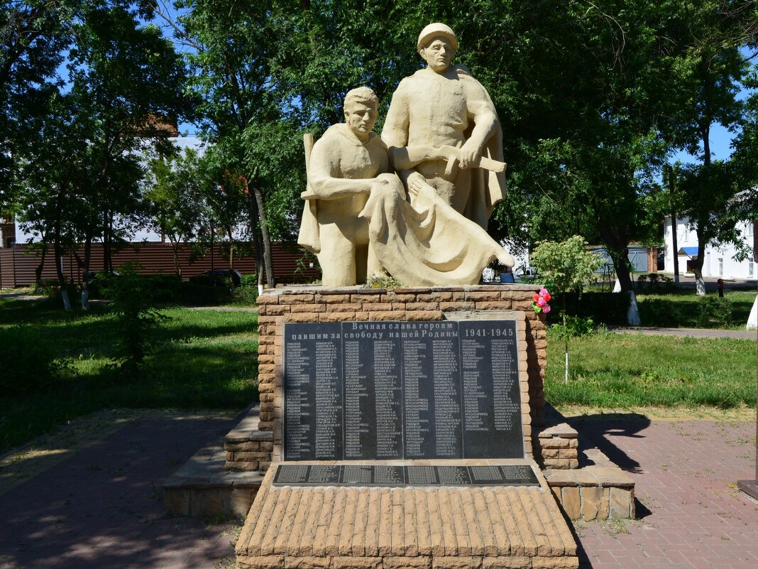 Старочеркасская. Памятник советским воинам, погибшим при освобождении станицы. - Пётр Чернега