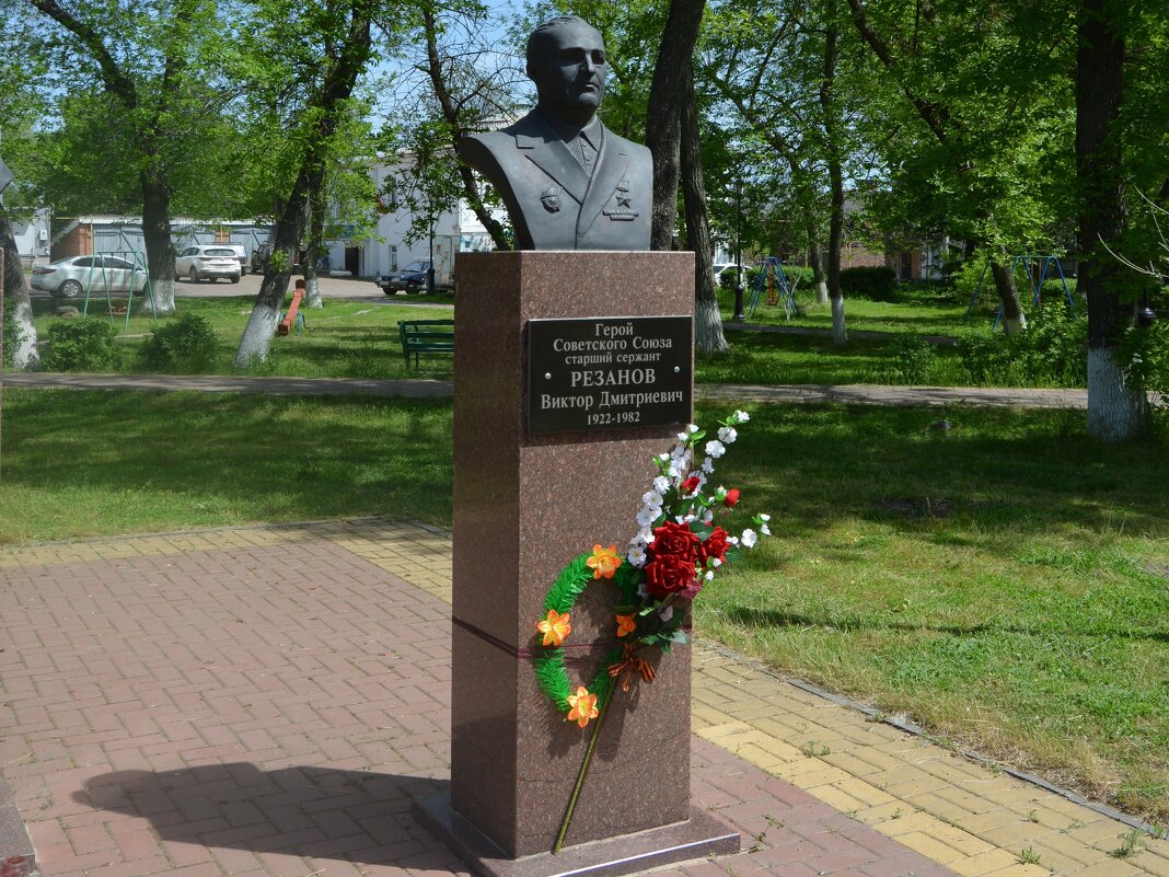 Старочеркасская. Памятник Виктору Дмитриевичу Резанову. - Пётр Чернега