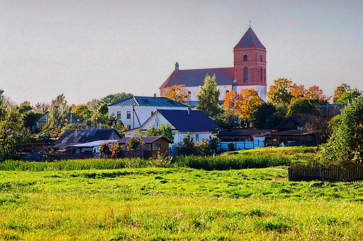 Мирский Костел, поселок и солнышко - M Marikfoto