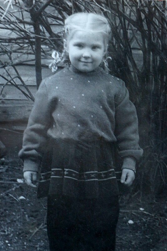 Был октябрь, был 1958 год, было мне 4 года и косички были как у Золушки - Надежд@ Шавенкова