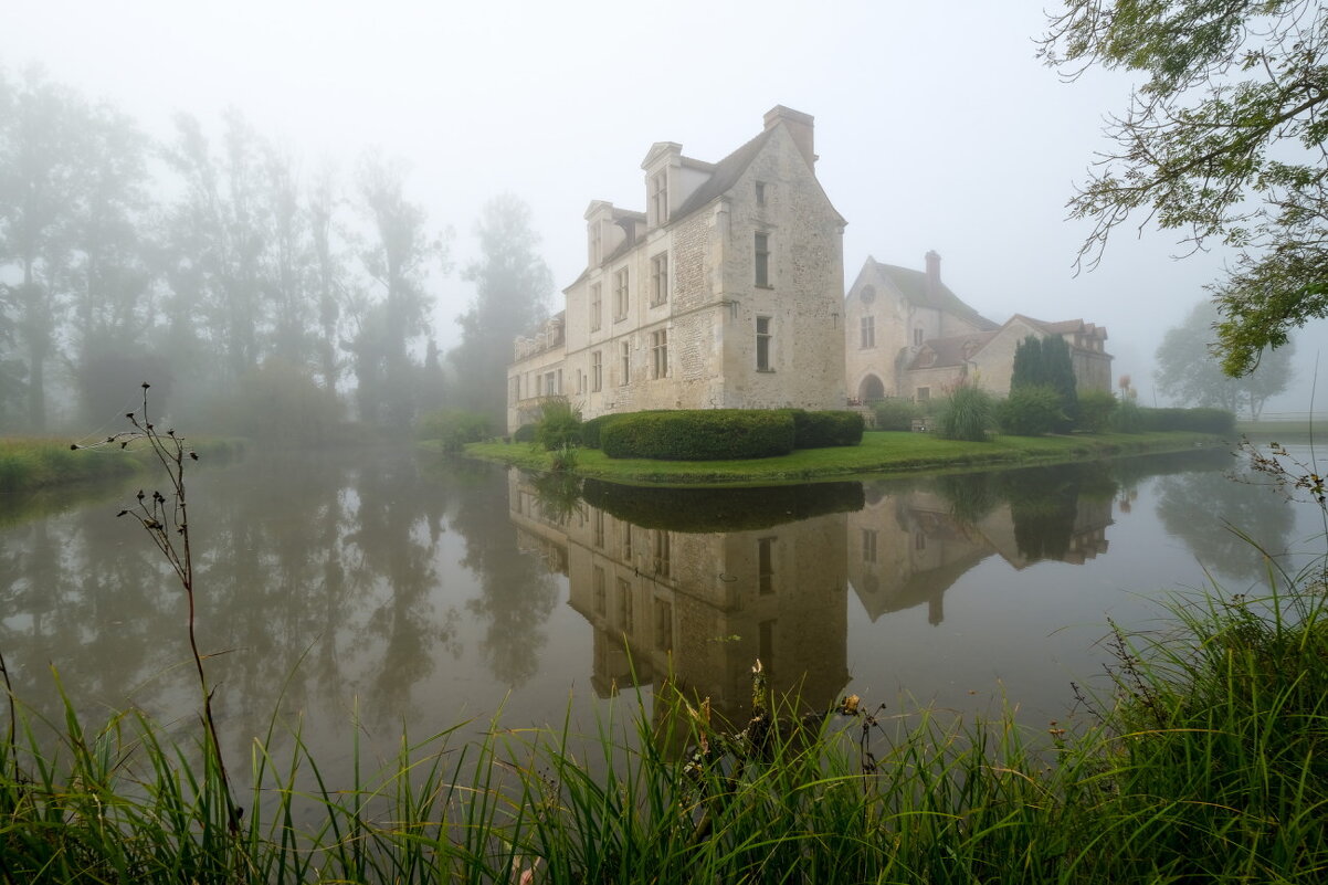 замок Понтарме (Pontarme) проснётся в тумане - Георгий А