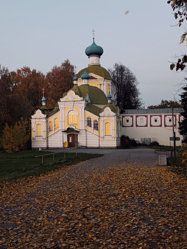 Осенняя  дорога к храму - Сергей Кочнев