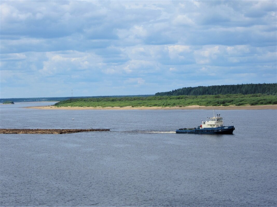 И в наши дни Северная Двина осталась рекой-труженицей. - ЛЮДМИЛА 