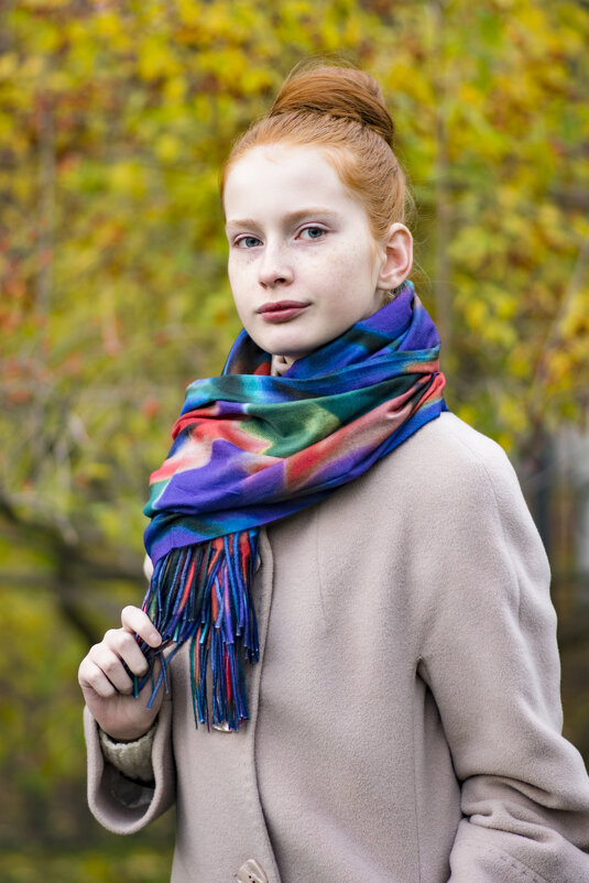 девушка в ярком шарфе - Наталья Егорова