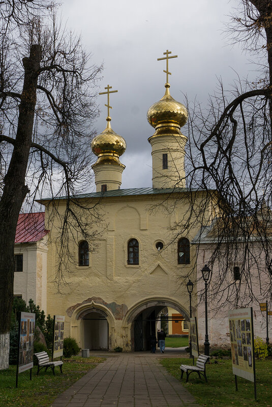 В Успенский монастырь - Ирина Соловьёва