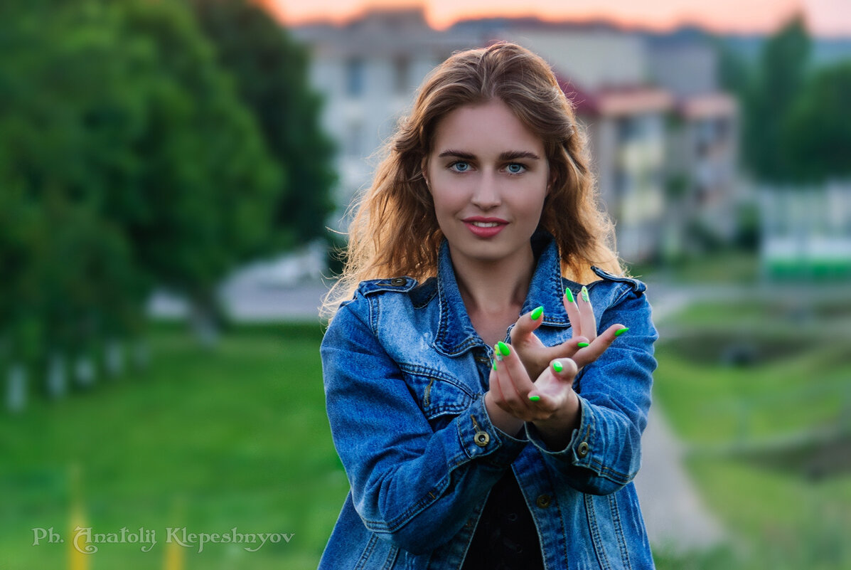 Портрет девушки. (Снято на Nikon d80 и объектив Nikon 55-300 f4-5.6) - Анатолий Клепешнёв