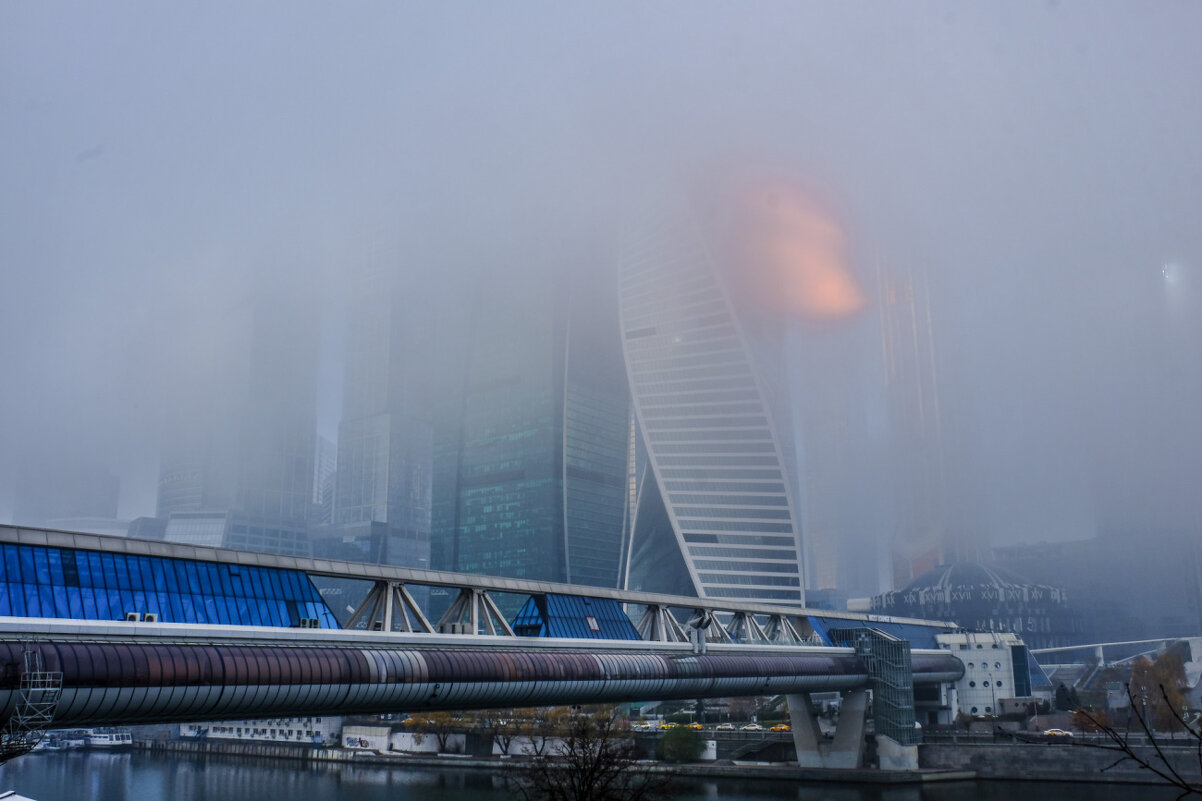 Москва-Сити всё равно не исчез несмотря на густой туман - Георгий А