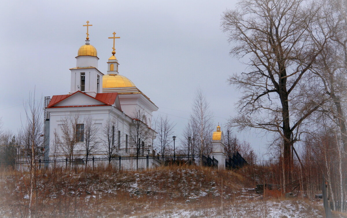 Церковь  на горе - Нэля Лысенко