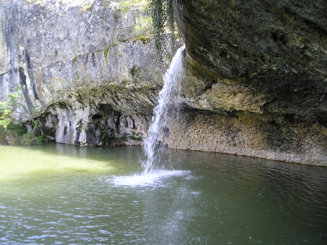 водопад в озеро - Giant Tao /