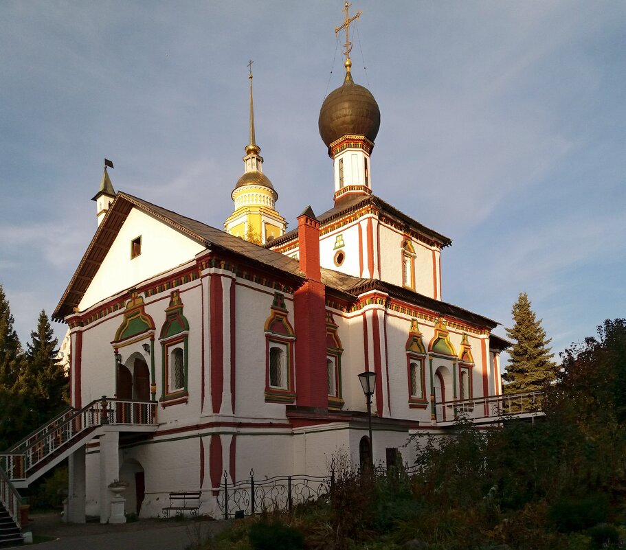 Троицкая церковь женского Ново-Голутвин монастыря - Galina Solovova