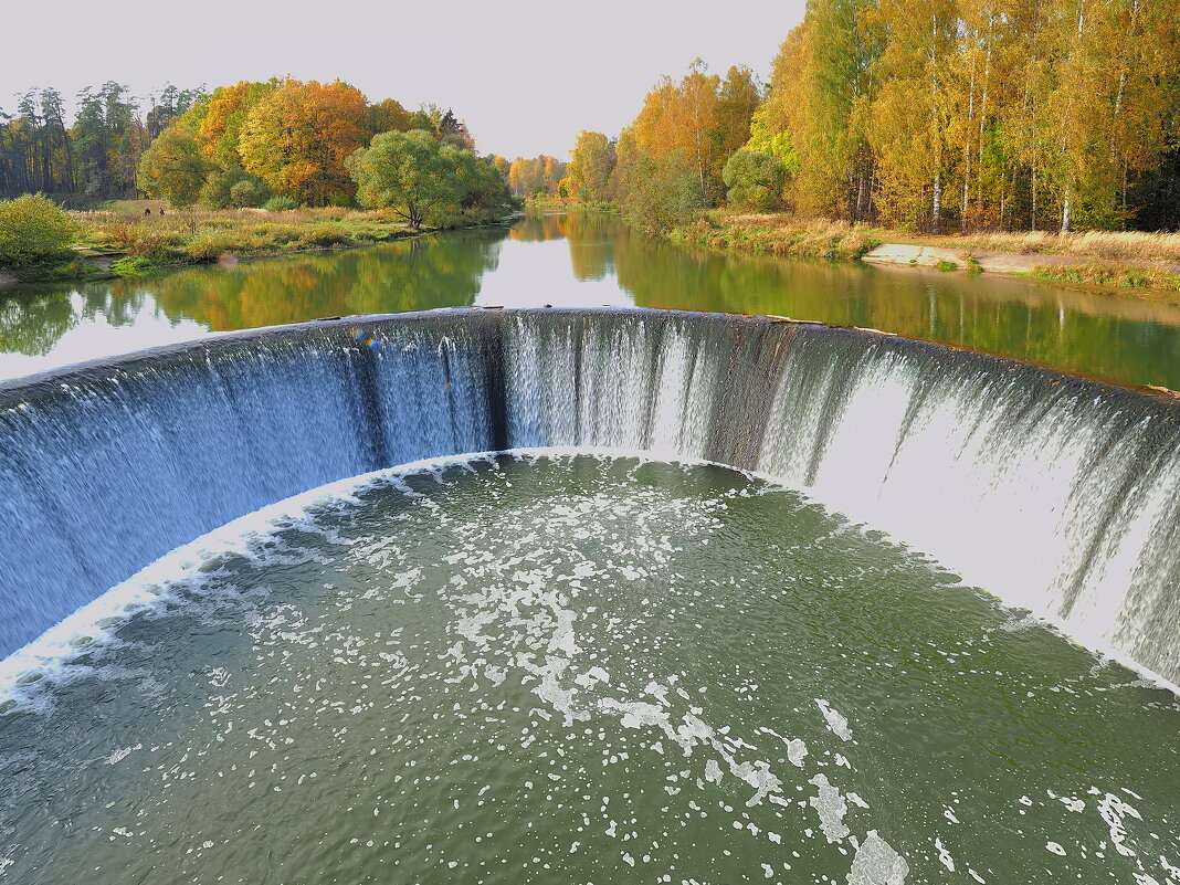 Плотина с водопадом около Ярополецкой ГЭС - Евгений Седов