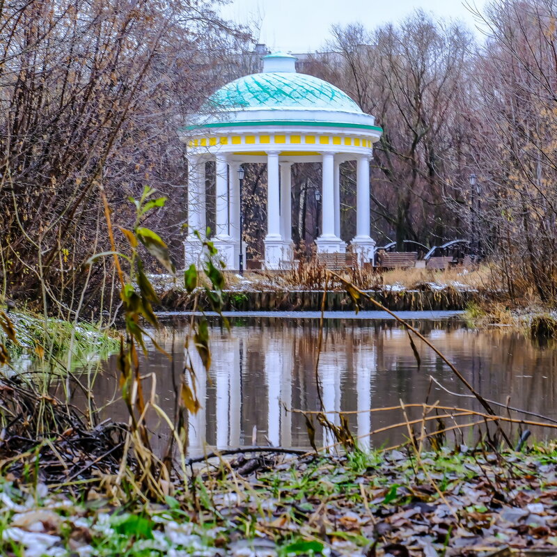 Беседка на острове - Георгий А