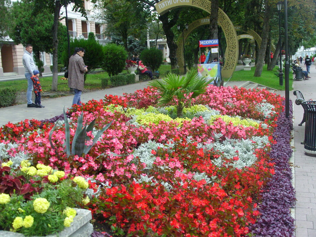 В парке "Цветник" - Виктор Мухин
