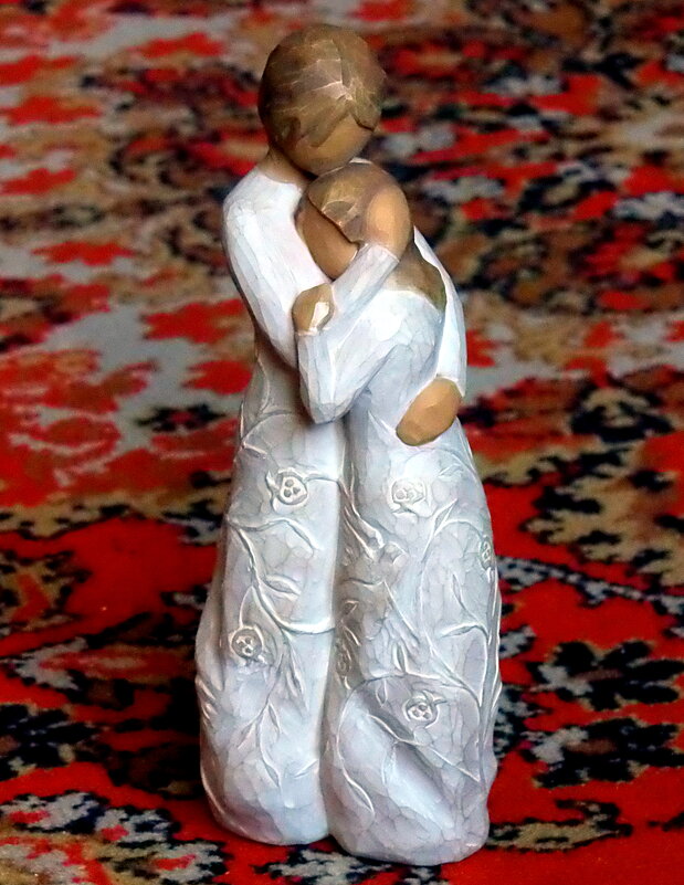 "Мамина нежность" - серия статуэток Willow Tree - Елена 