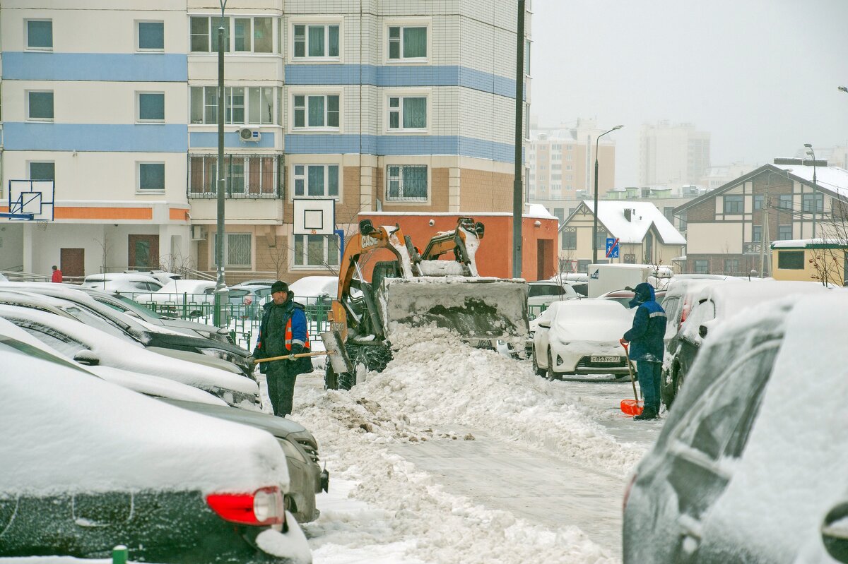 Из серии "В городе снегопад" - Валерий Иванович