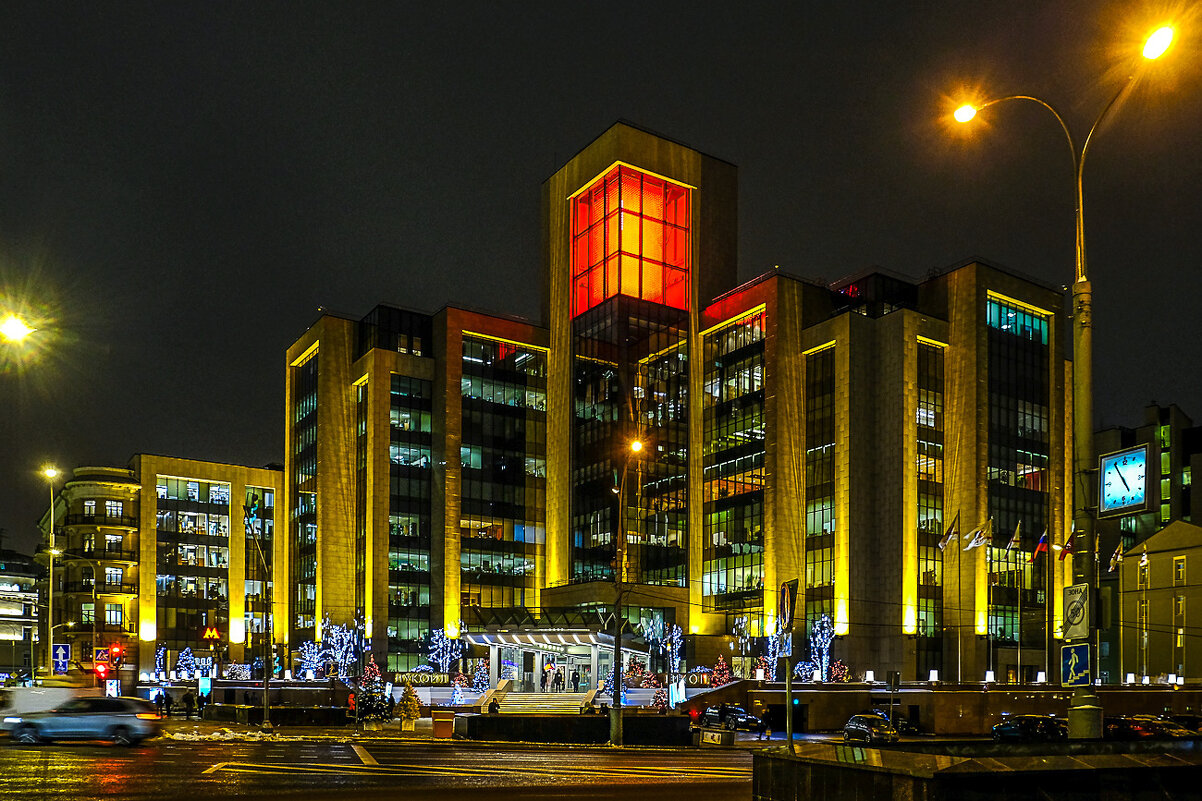 Главное здание Лукойла в Москве - Георгий А