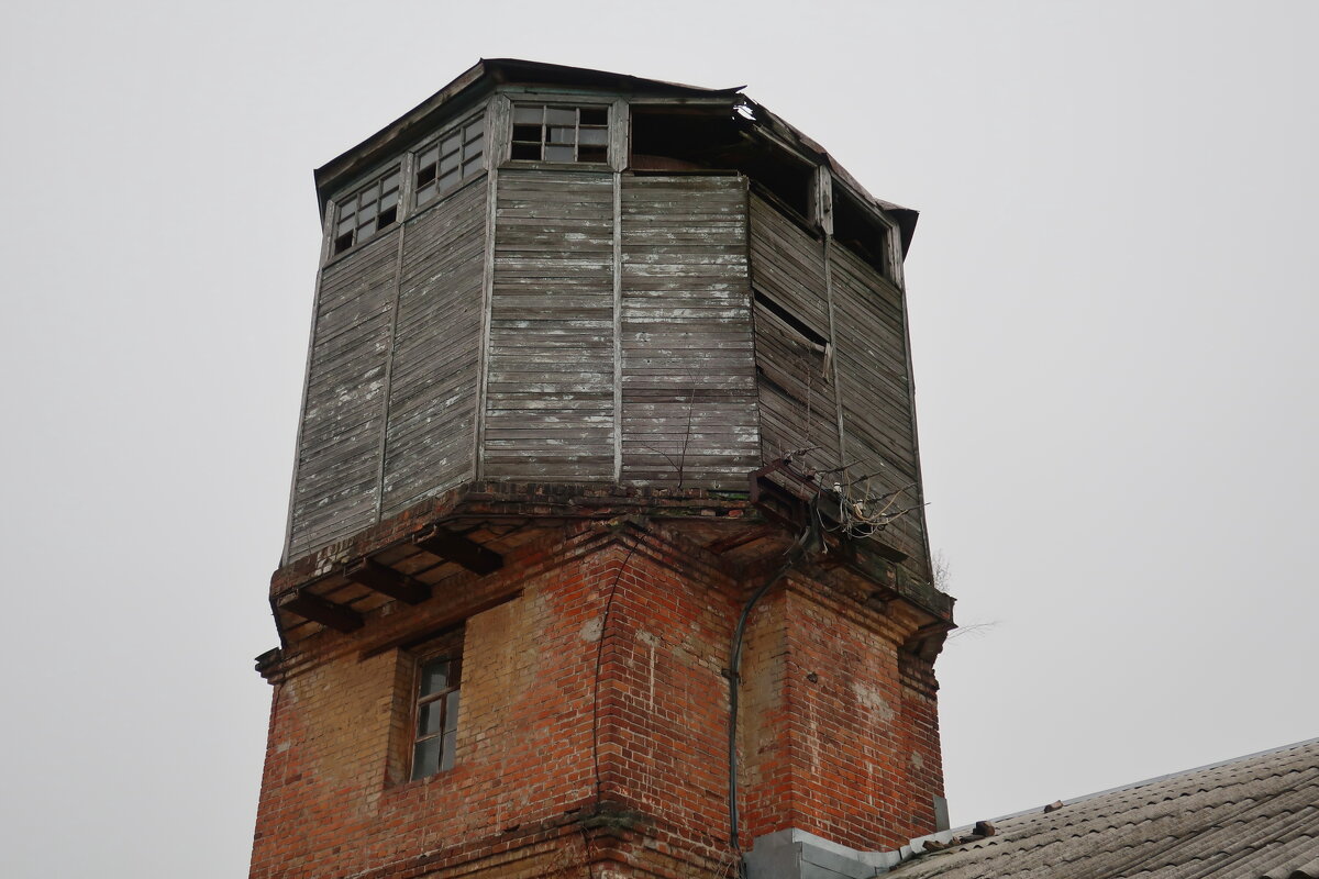Старинная водонапорная башня санатория им Дзержинского - Gen Vel