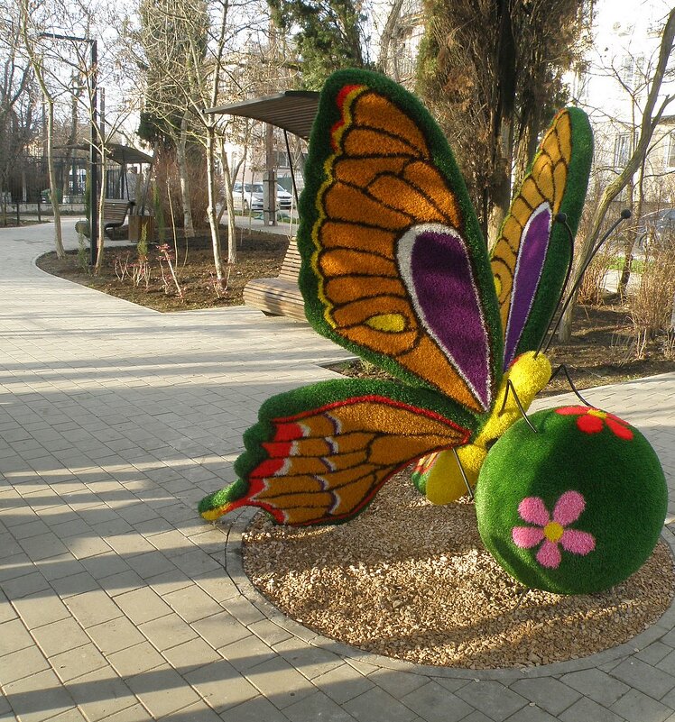 Бабочка и цветочки - Александр Рыжов