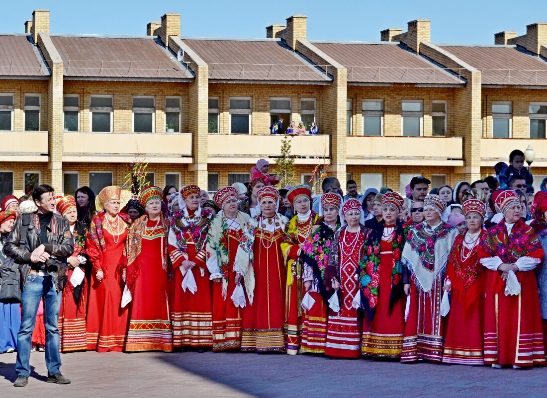 На правом фланге -- фотокор!     13 января -- день российской печати - Владимир Рыбак