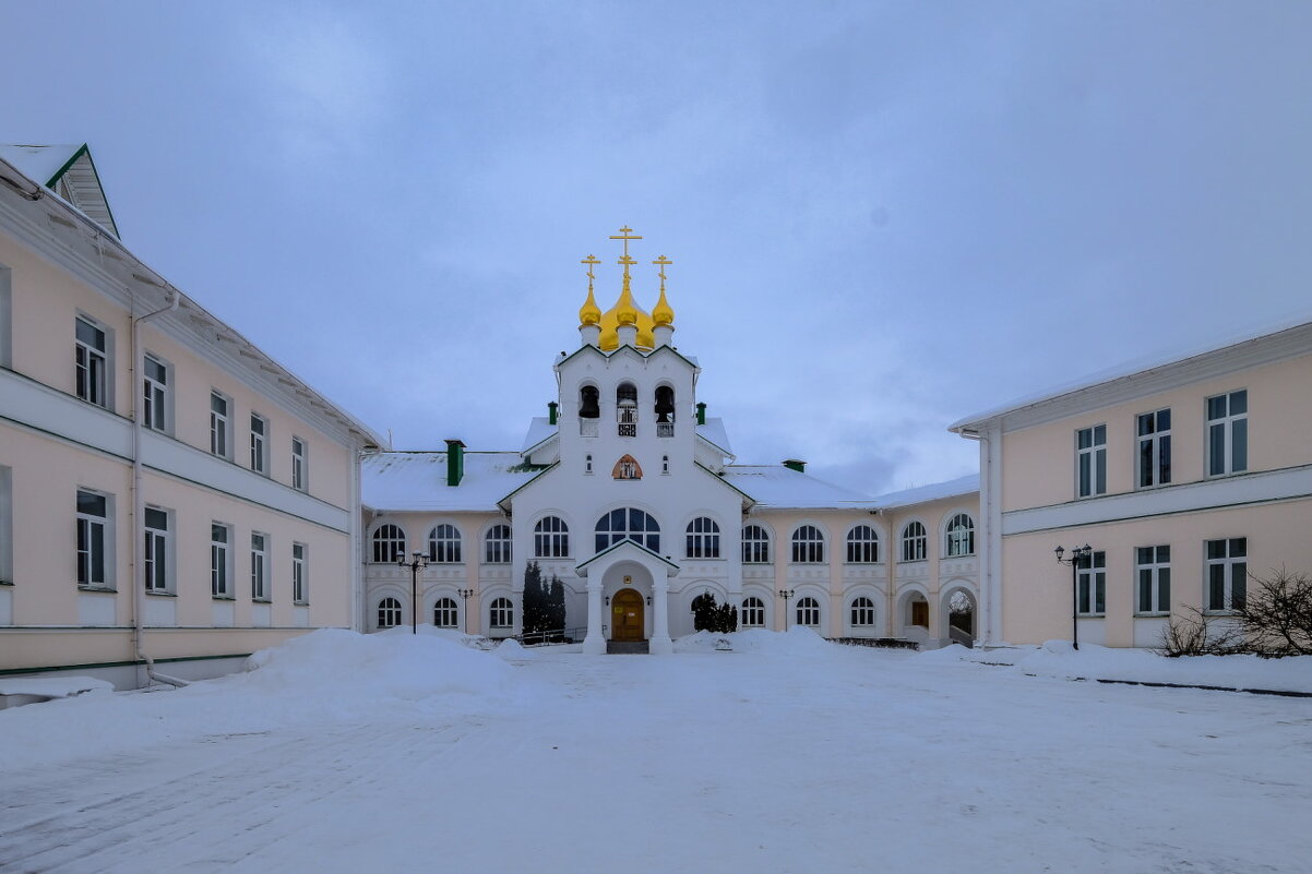 Внутри Голутвинского женского монастыря - Георгий А