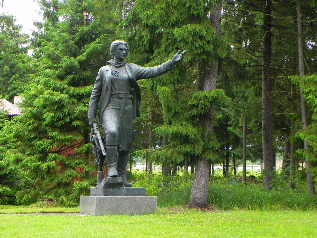 Памятник партизанке Марите Мельникайте - Светлана Хращевская