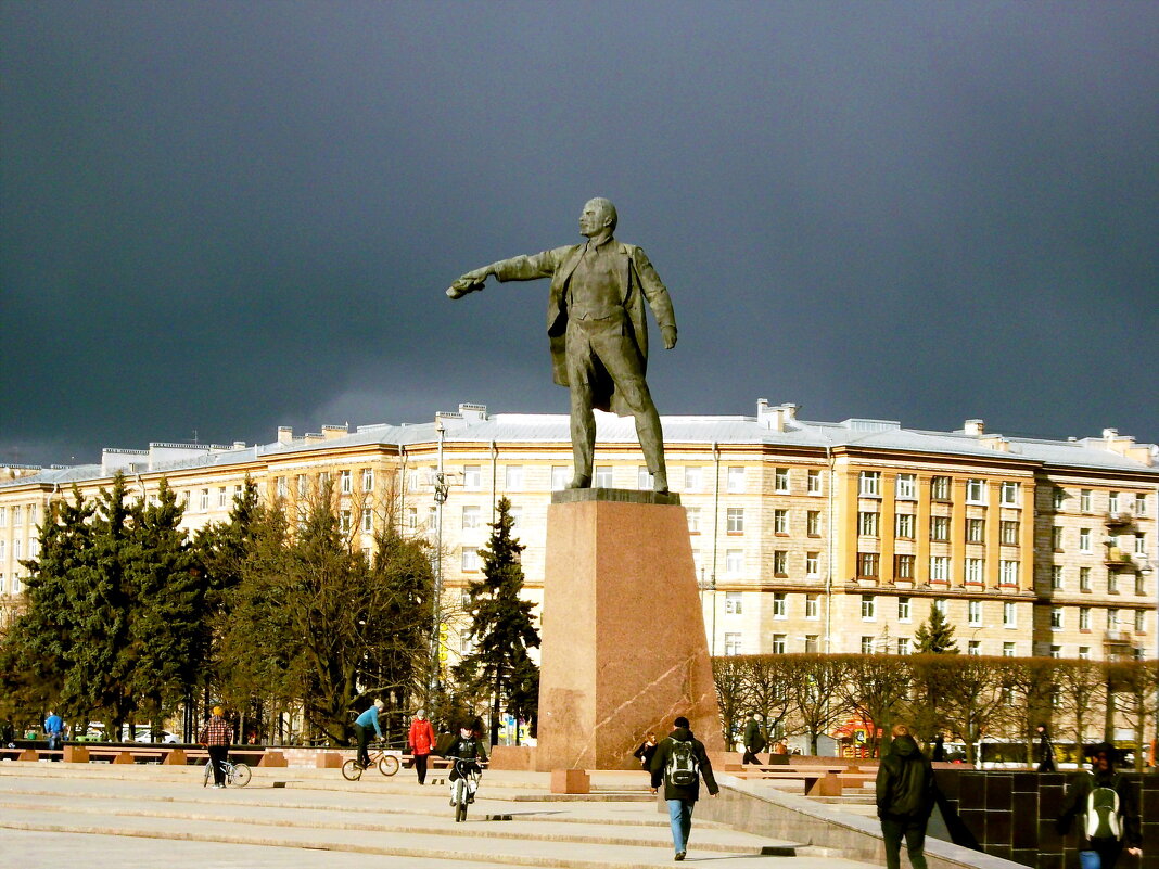 Памятник В.И. Ленину на Московской площади. - VasiLina *