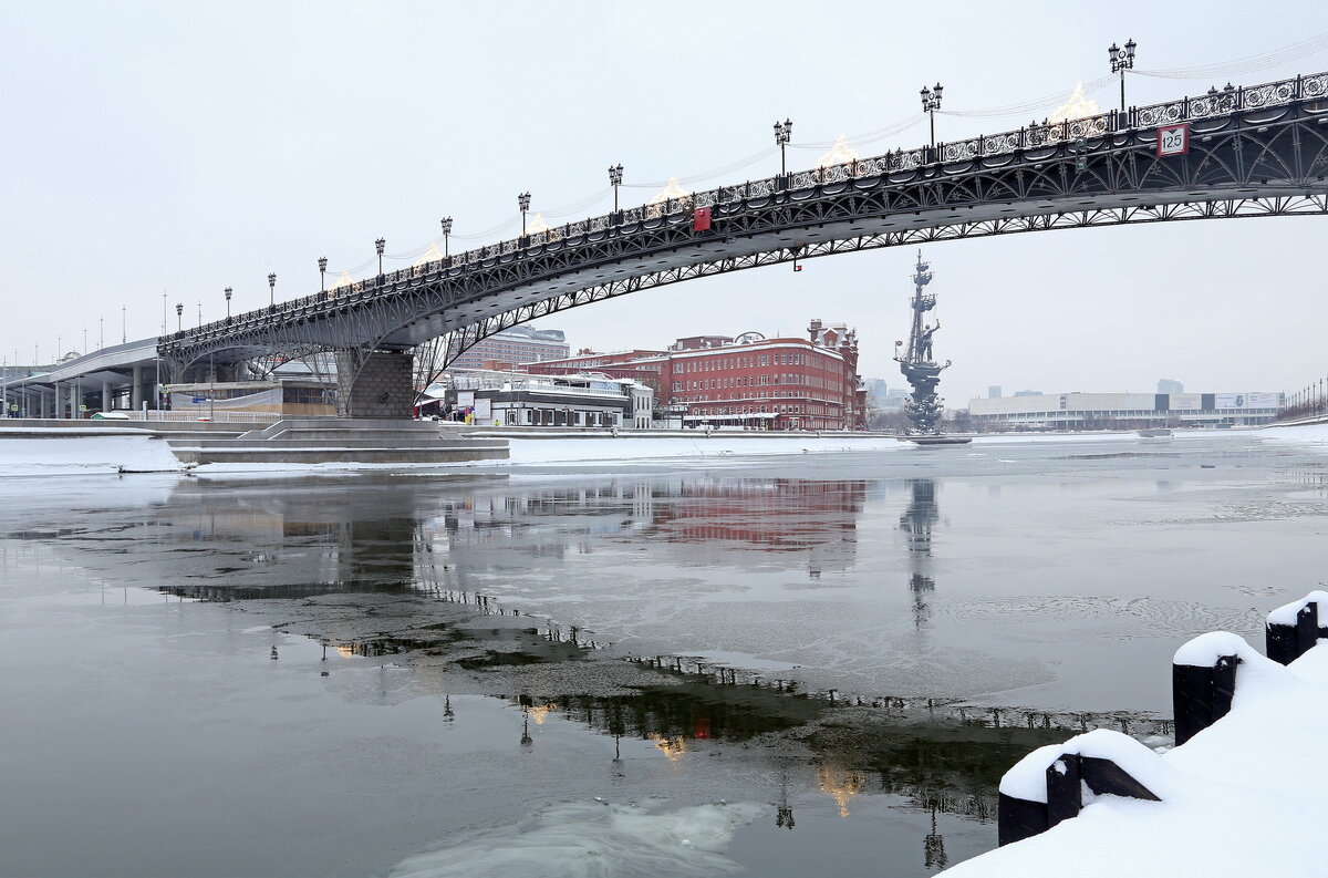 Патриарший мост - Михаил Бибичков