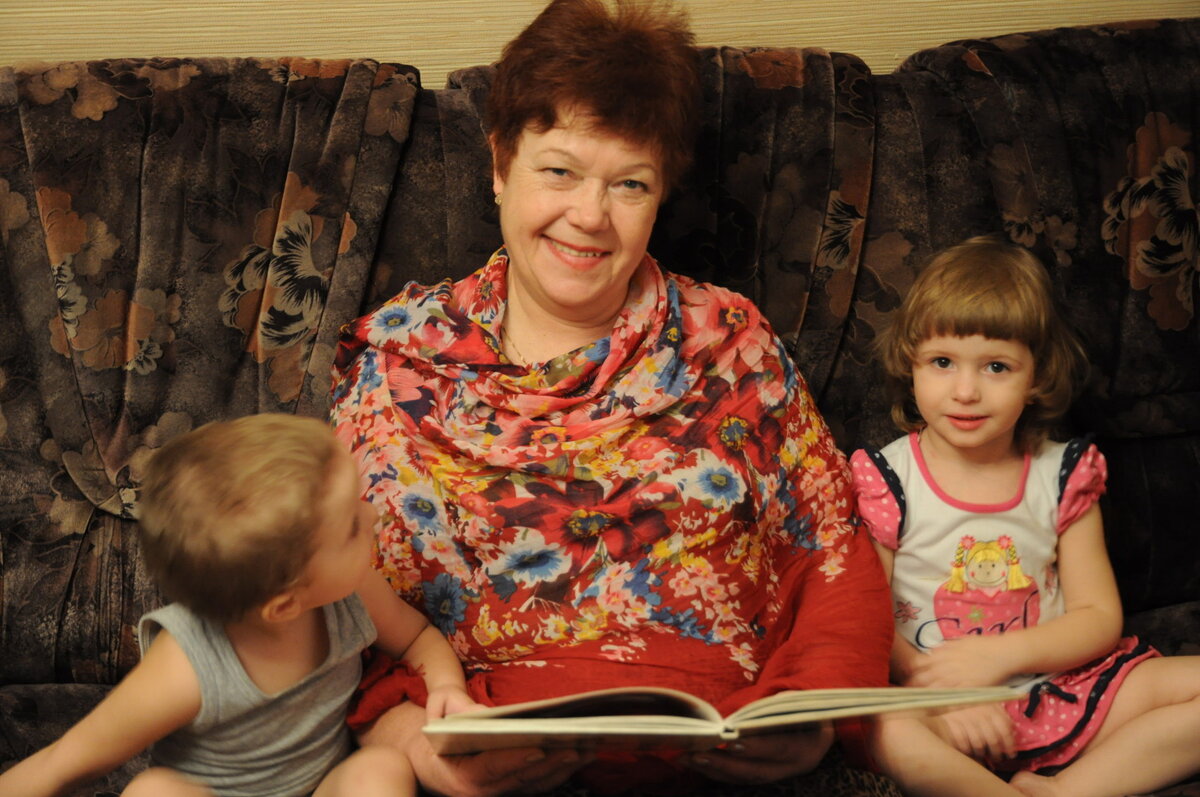 Бабушка читает сказки.... - Борис 