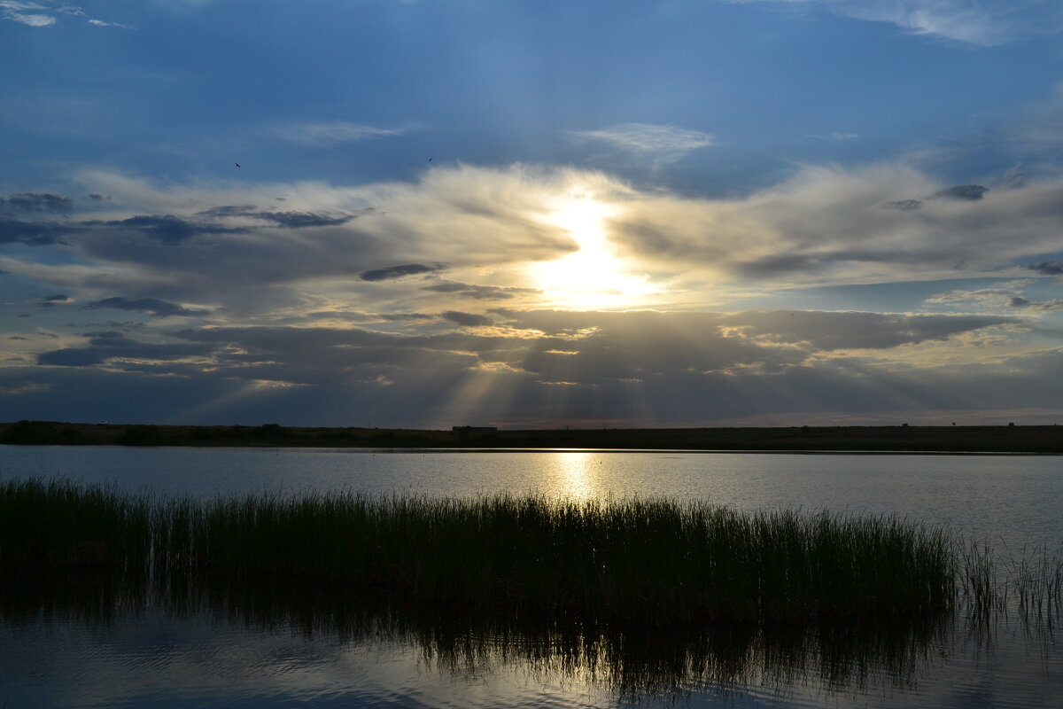 Солнце,над озером - Андрей Хлопонин