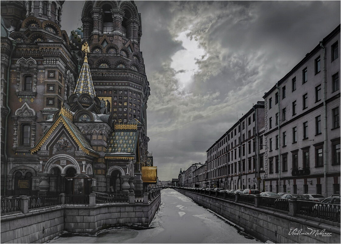 "Пробился просвет над замерзшим каналом"© - Владимир Макаров