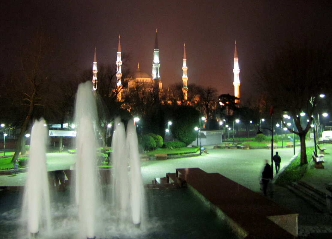 Голубая мечеть  и  площадь Султанахмет ночью - ИРЭН@ .
