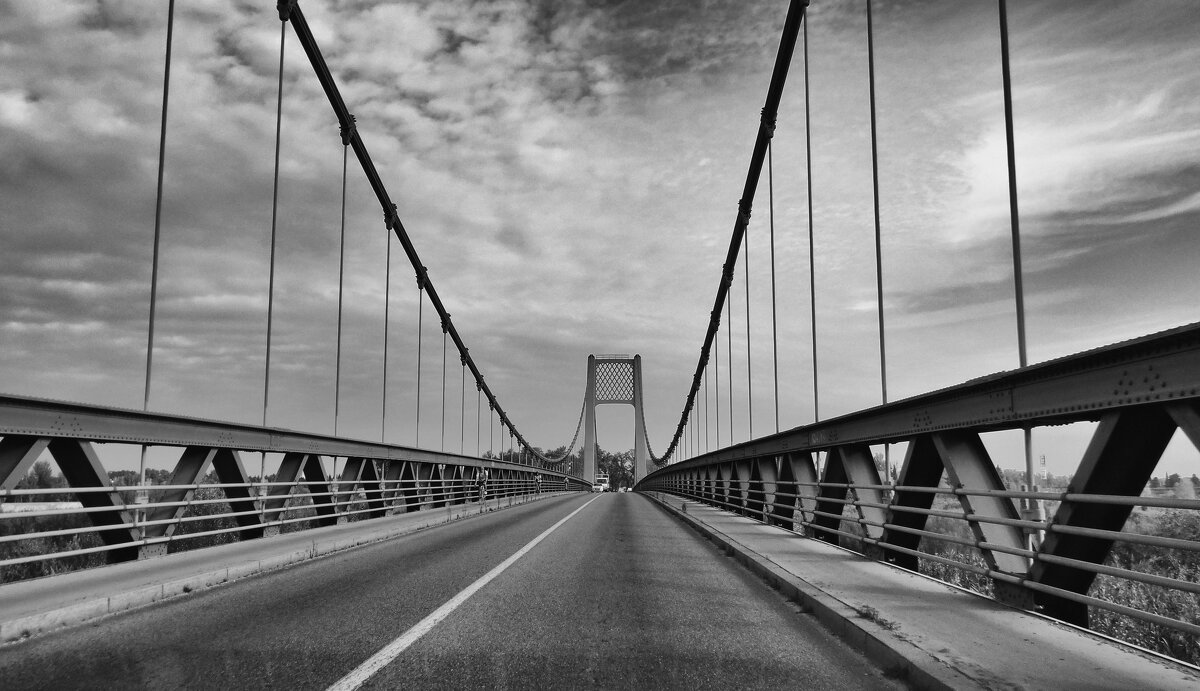 "По этому мосту перехожу я реку ту ..." - Elena Ророva