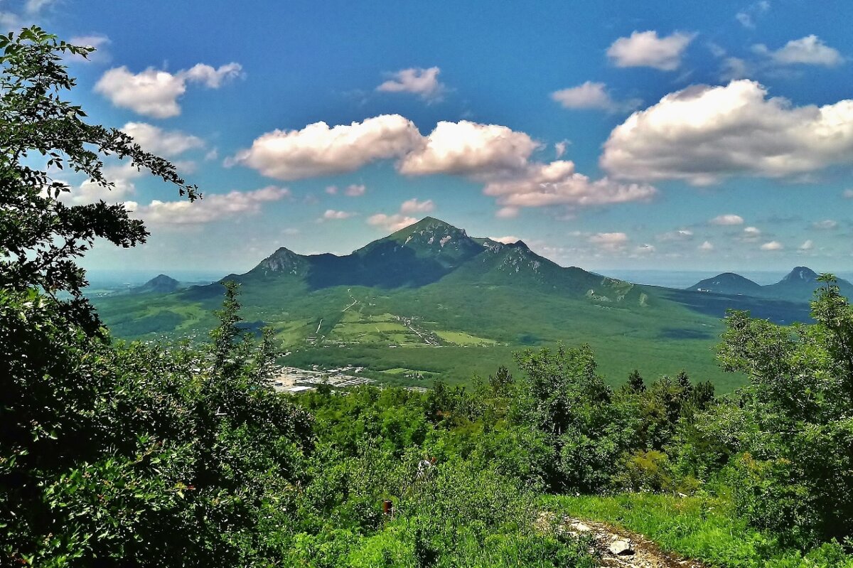 Вид с горы Машук на гору Бештау - Елена (ЛенаРа)