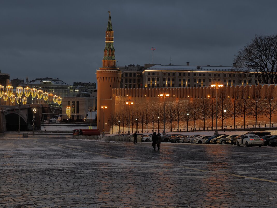 Пасмурным утром в Москве - Евгений Седов