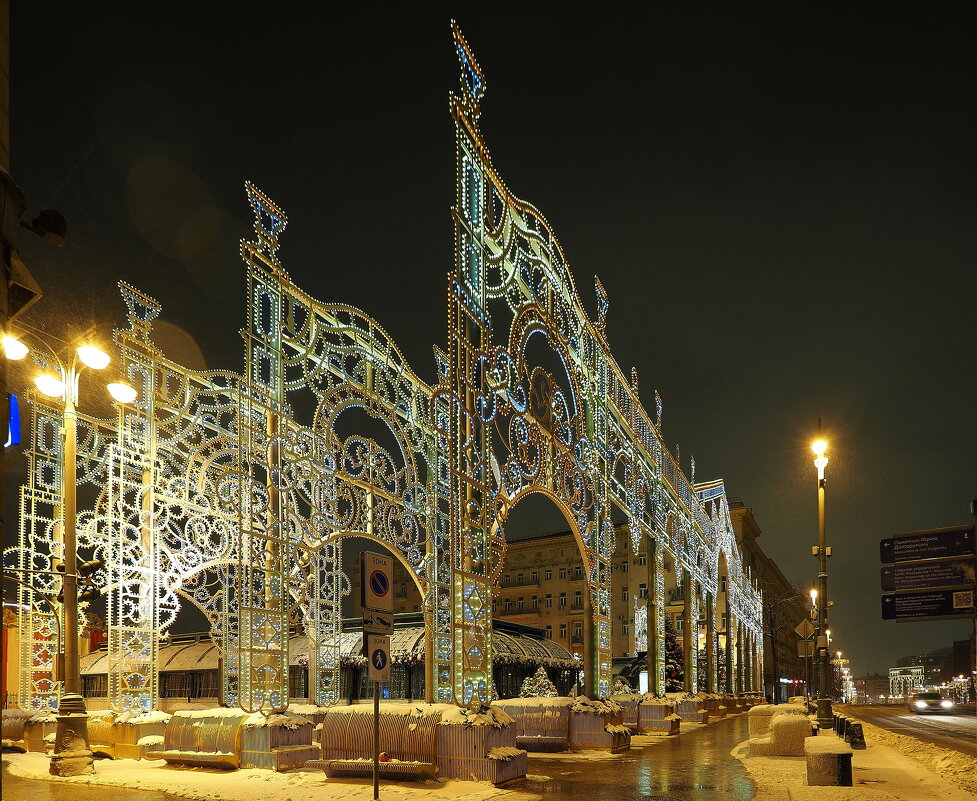 Тверская площадь со световыми инсталляциями. - Евгений Седов