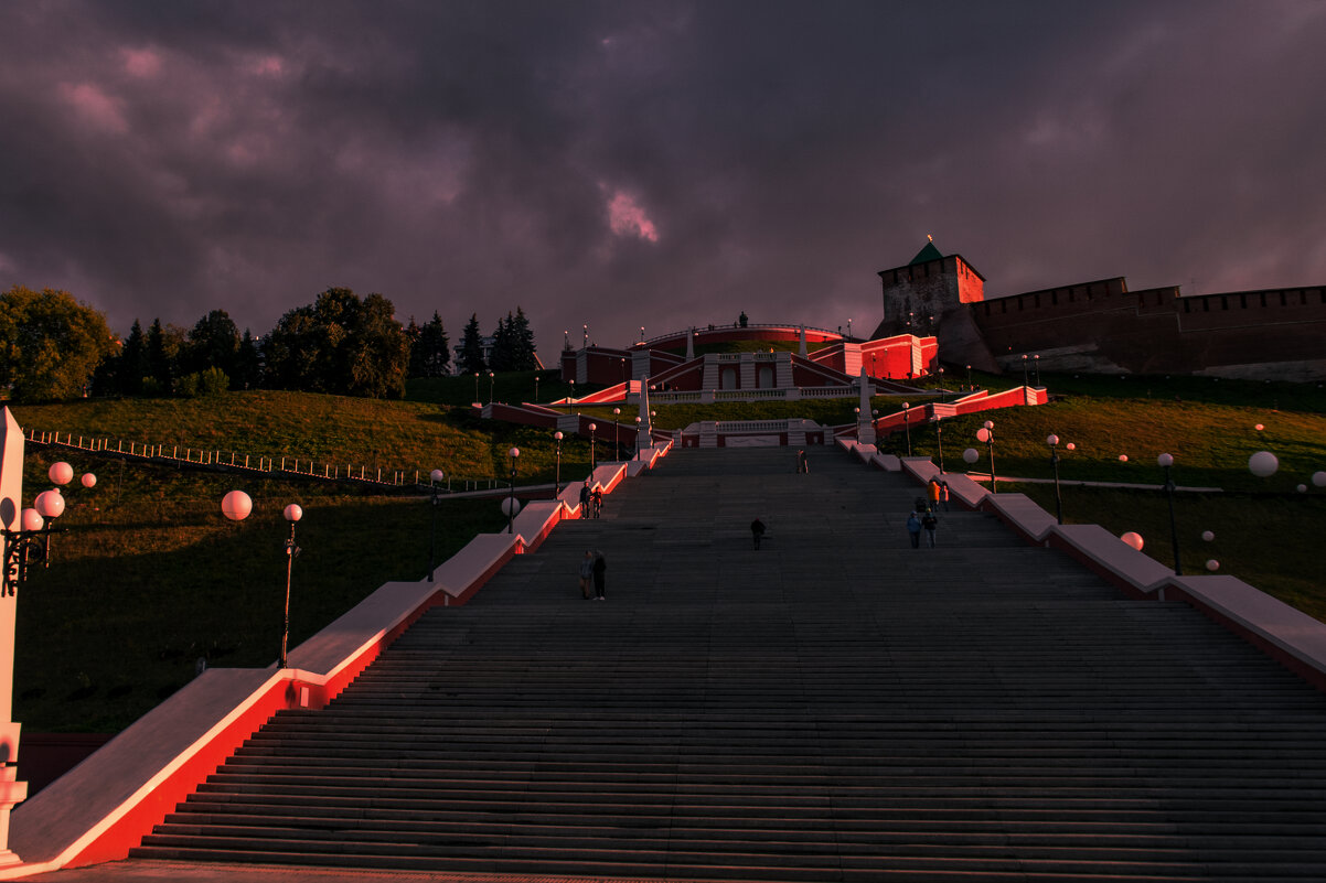 Закат на Чкаловской лестнице в Нижнем Новгороде. - Олег Грибенников