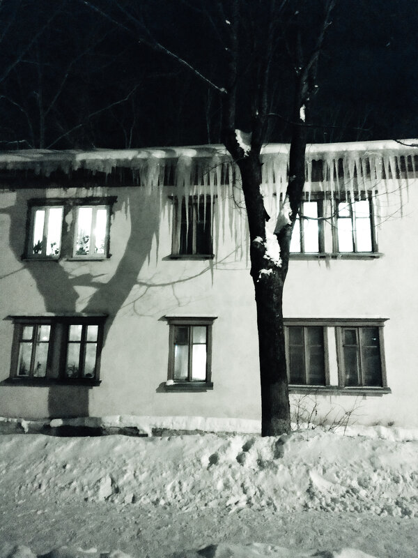 Сосульки на крыше дома - Юлия Денискина