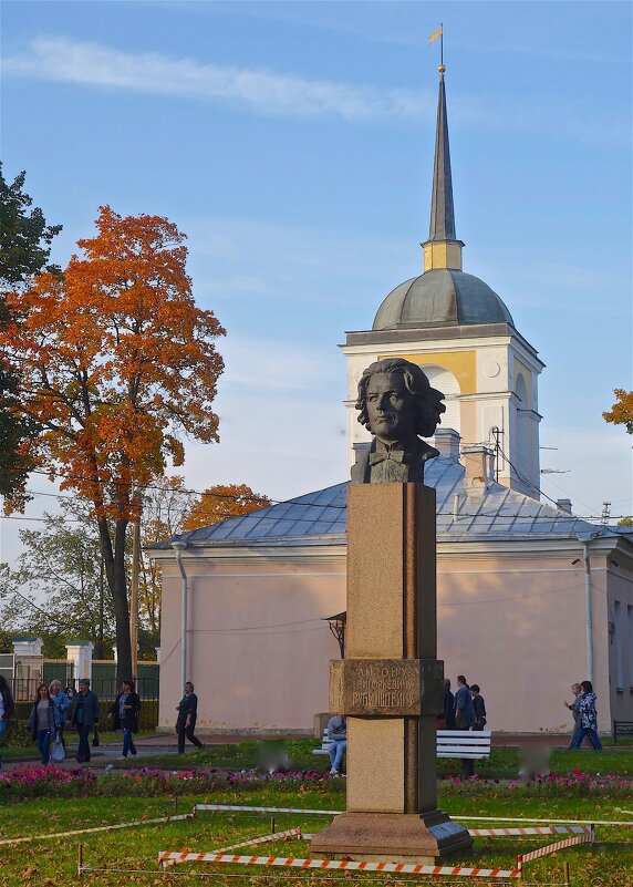 памятник Антону Рубинштейну в Петергофе - Елена 
