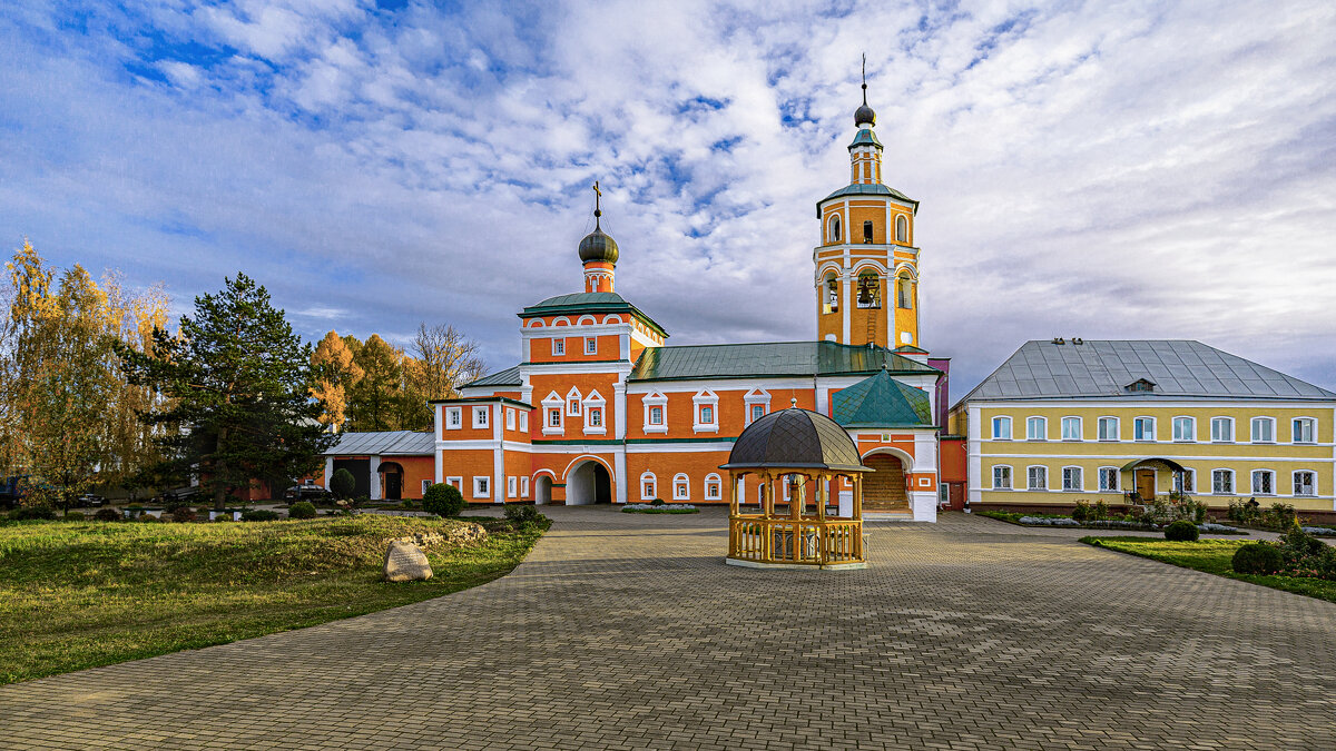 Вязьма.Церковь Вознесения Господня с колокольней - Сергей 